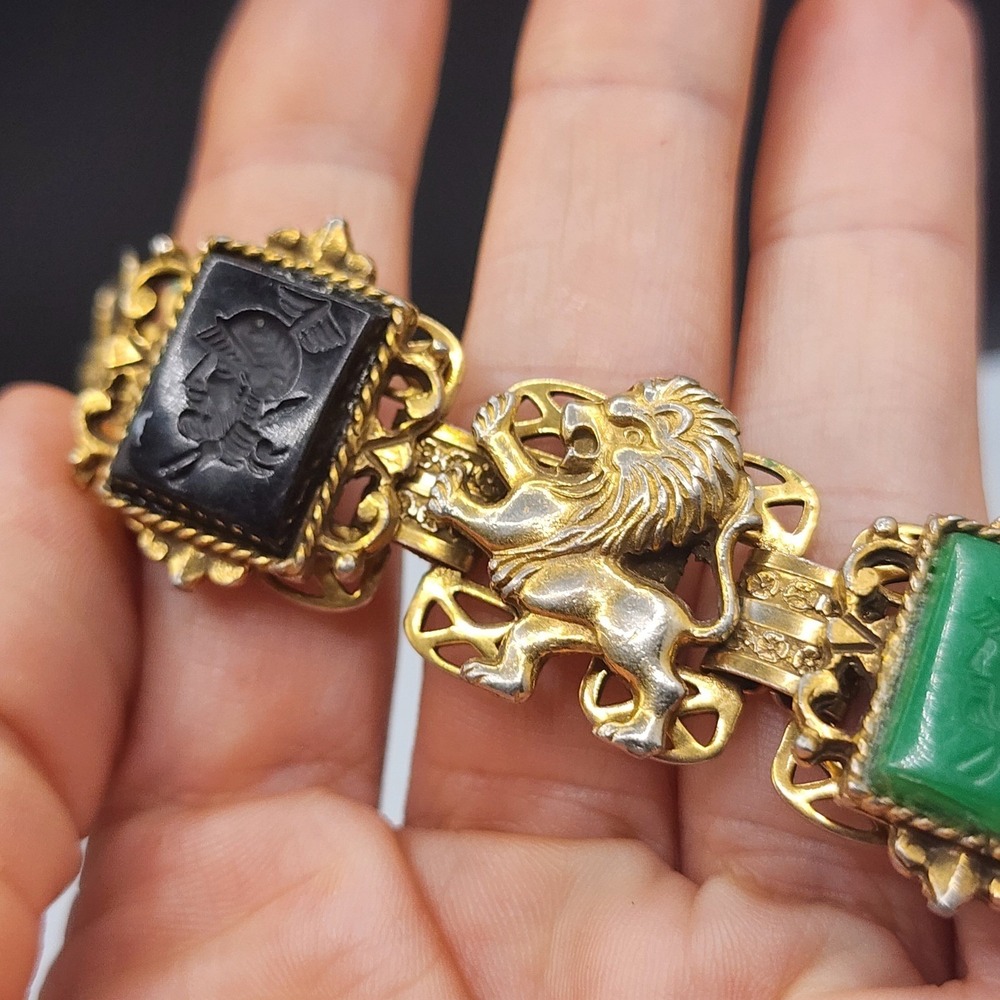 Vintage Estate Link Bracelet Heraldic Gold Tone Intaglio Lion Motif 7.25in